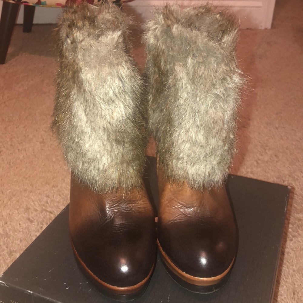 Size 9.5 Vince Camuto
